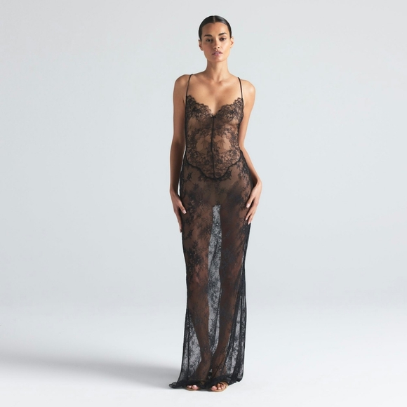 B9. NWT SKIMS ULTRA FINE LACE LOW BACK LONG DRESS - Picture 1 of 9